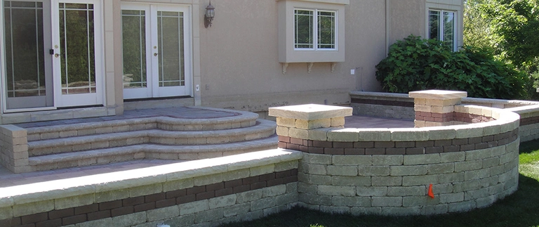 content-seating-wall-by-patio-installed-with-pavers