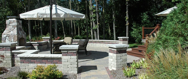 content-seating-wall-with-patio-and-outdoor-fireplace